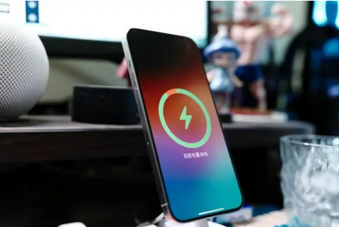 梁河苹果15换屏服务分享用什么充电器给iPhone15充电更好 